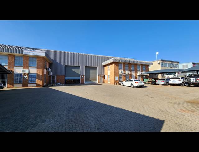 500M² WAREHOUSE TO LET IN SPARTAN